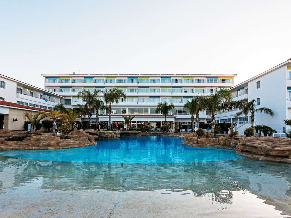 Een foto van een overzicht van Leonardo Cypria Bay