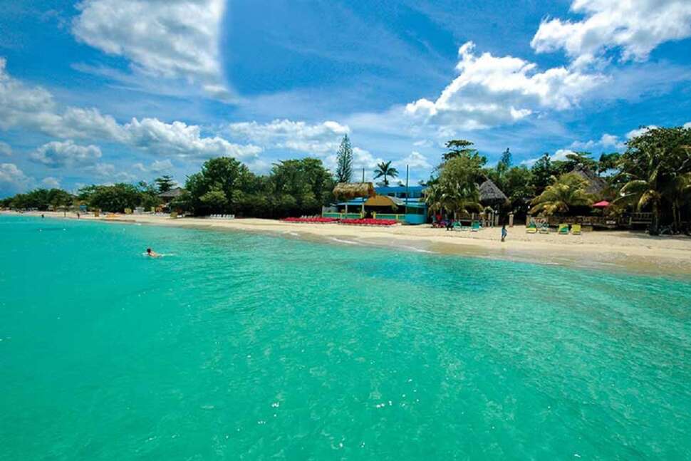 Een foto van een overzicht van Legends Beach Resort