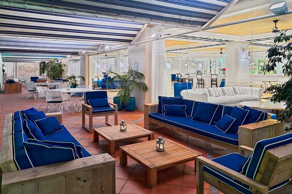 Een foto van het interieur van H10 Delfin