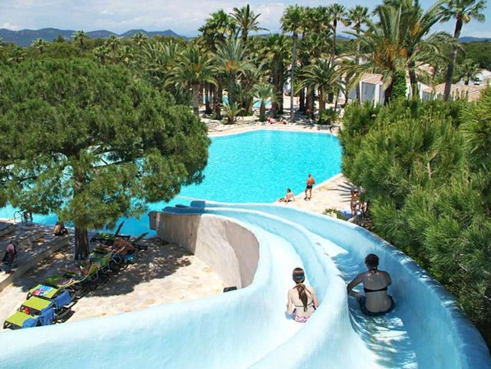 Een foto van het zwembad bij Camping La Baume - La Palmeraie