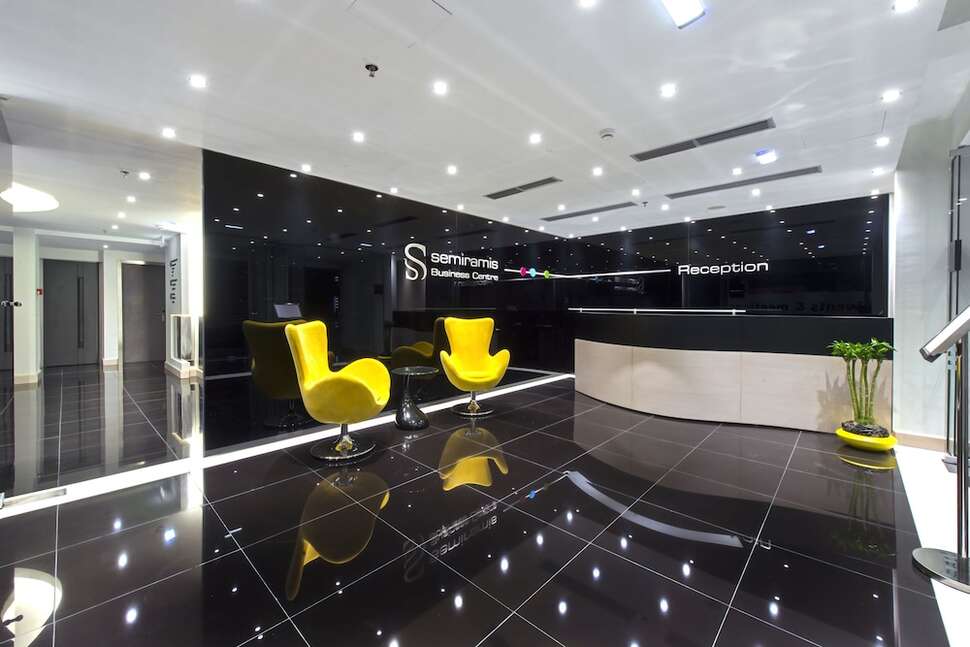 Een foto van het interieur van Semiramis City Hotel