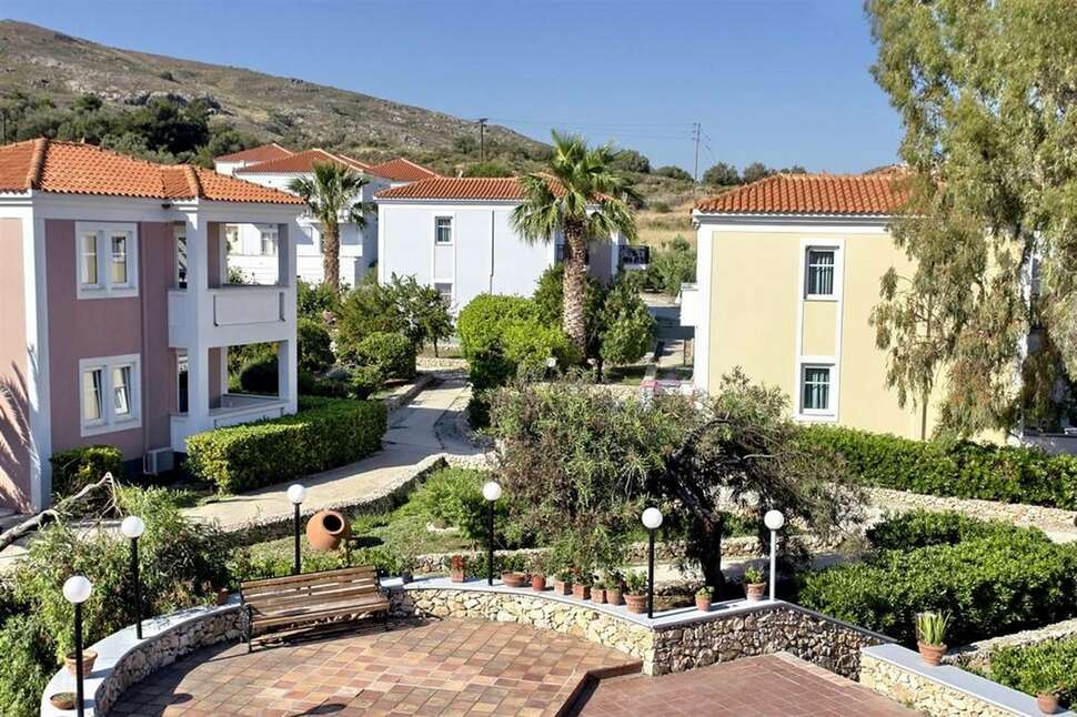 Een foto van de buitenkant van Panselinos Hotel