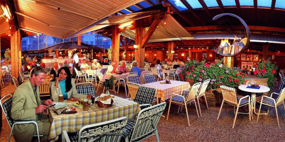Een foto van het terras bij Hotel Berghof Mayrhofen