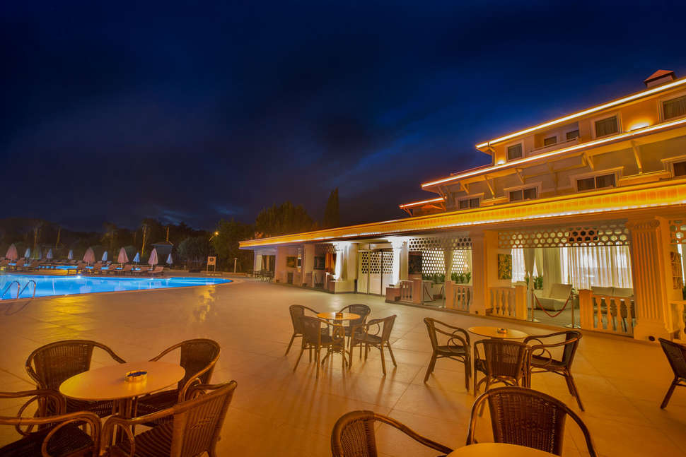Een foto van het terras bij Innvista Hotel Belek