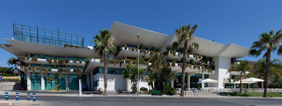 Een foto van de buitenkant van Hotel Deloix Aqua Center
