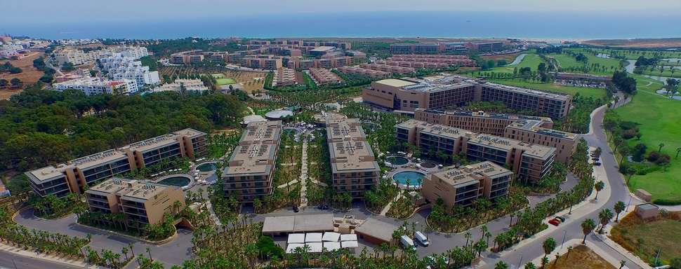 Een foto van de buitenkant van Marriott Residences Salgados Resort