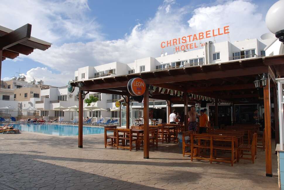 Een foto van het terras bij Christabelle Complex Hotel Appartementen