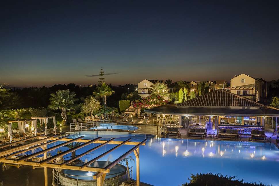 Een foto van het zwembad bij Avithos Resort