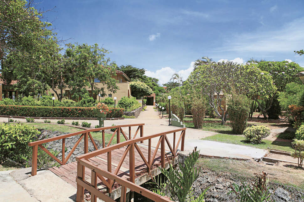 Een foto van de buitenkant van Club Palm Bay Hotel