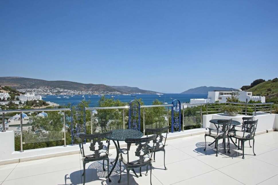 Een foto van het terras bij Salmakis Resort & Spa