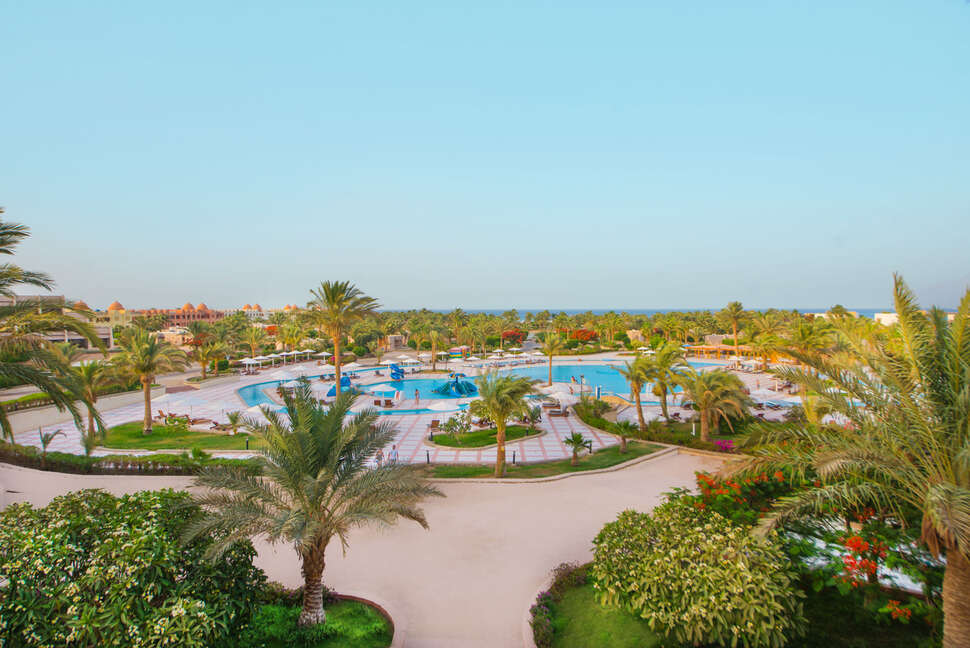 Een foto van het zwembad bij Pharaoh Azur Resort