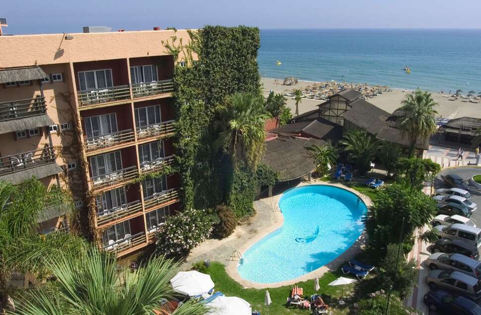 Een foto van het zwembad bij MS Tropicana