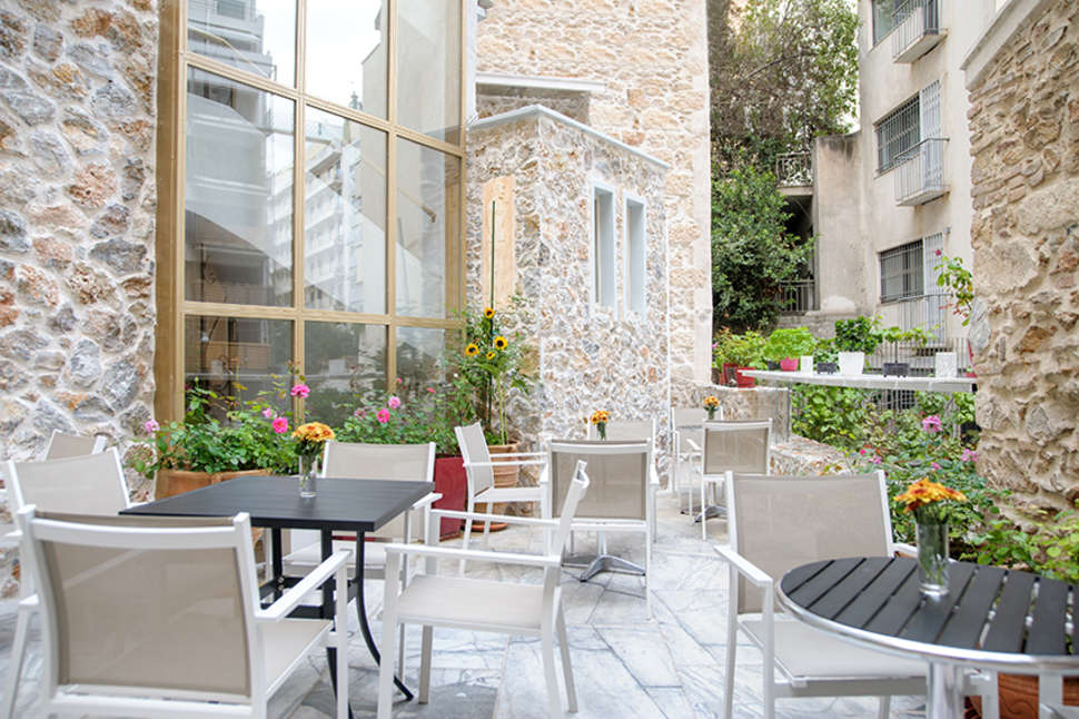 Ein Foto von der Terrasse im Acropolian Spirit Boutique Hotel