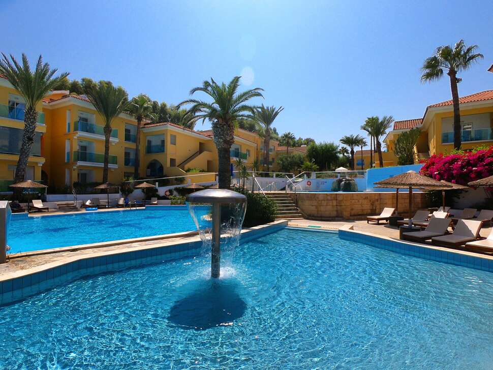 Ein Foto vom Pool im Malama Beach Holiday Village