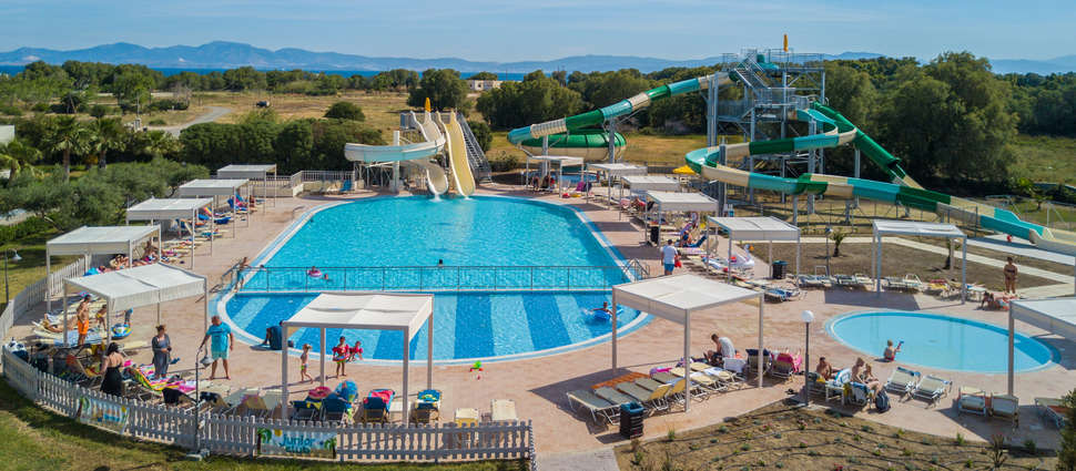Een foto van het zwembad bij Kipriotis Village Resort