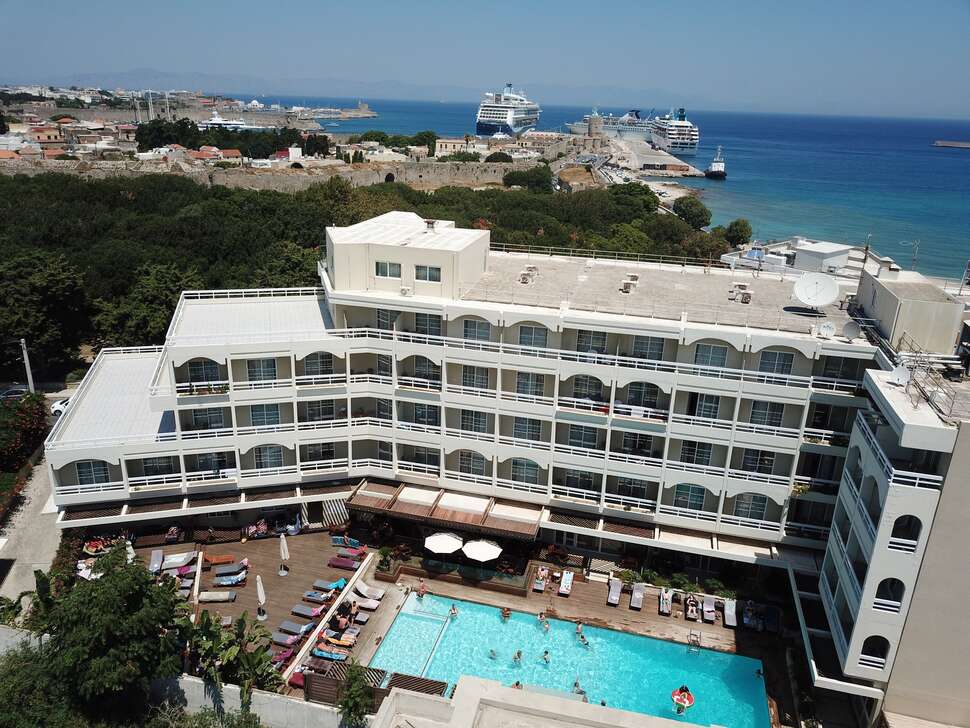 Ein Foto vom Pool im Athineon