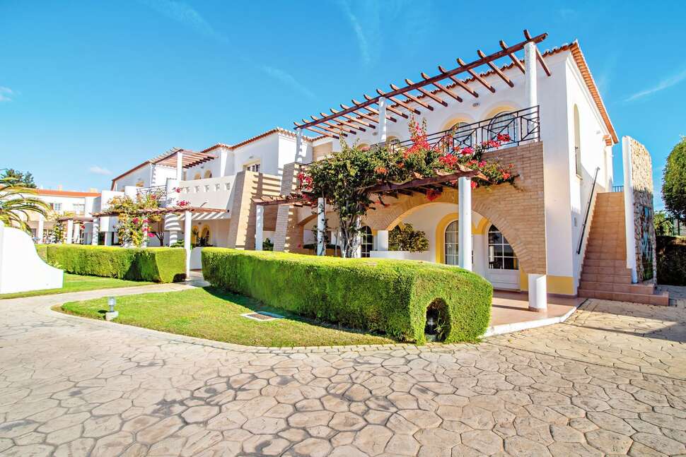 Een foto van de buitenkant van Hotel Luz Bay