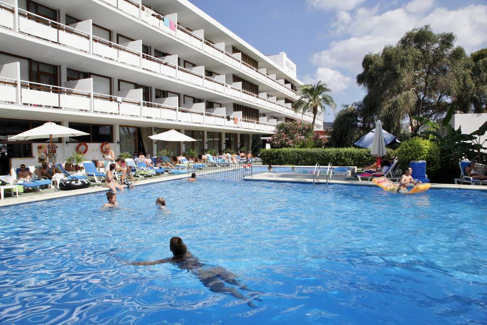 Een foto van een overzicht van Arenal Hotel