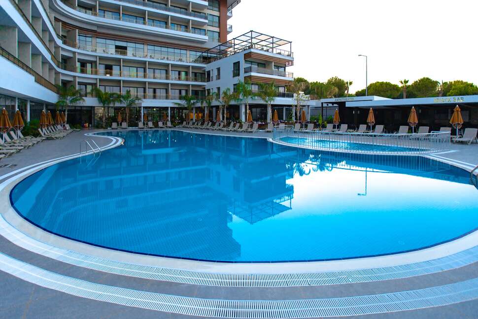 Een foto van het zwembad bij Alexia Resort & Spa