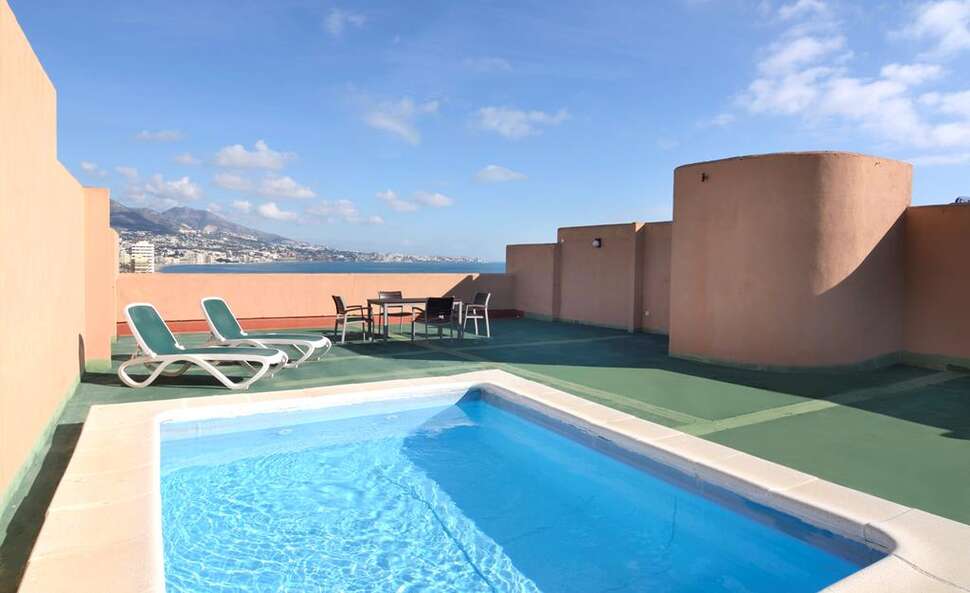 Een foto van het zwembad bij Hotel Pyr Fuengirola