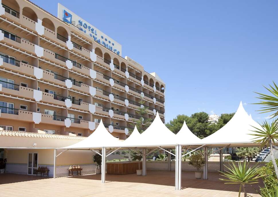 Een foto van de buitenkant van Playadulce Hotel