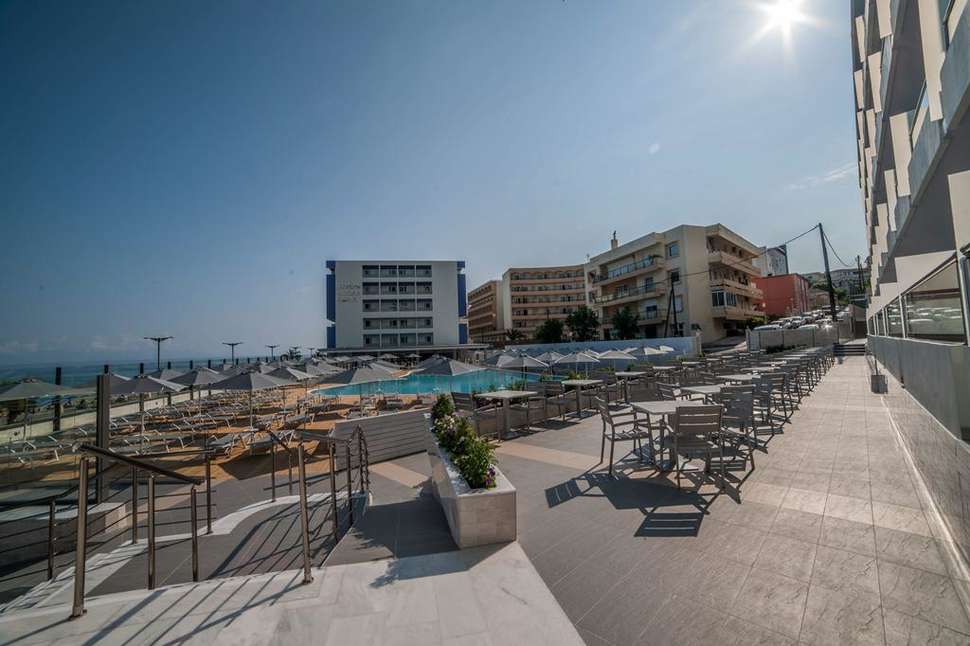 Een foto van het zwembad bij Rhodos Horizon Resort