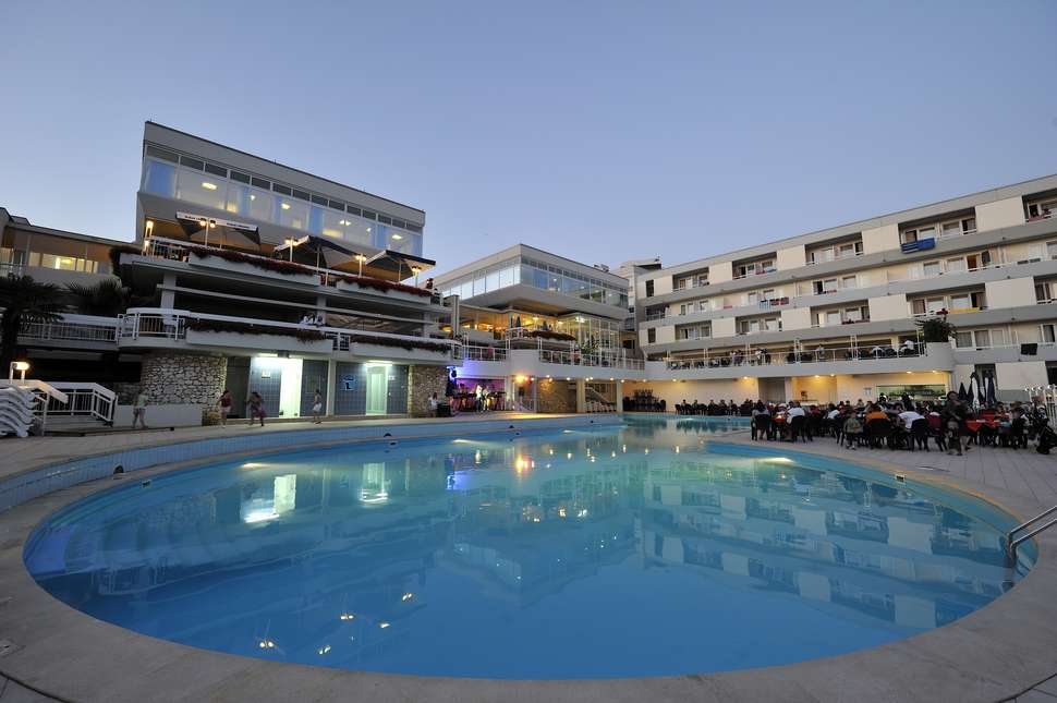 Een foto van het zwembad bij Hotel Delfin Plava Laguna