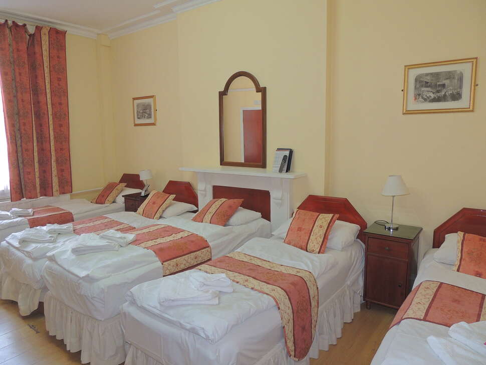 Een foto van Dolphin Hotel