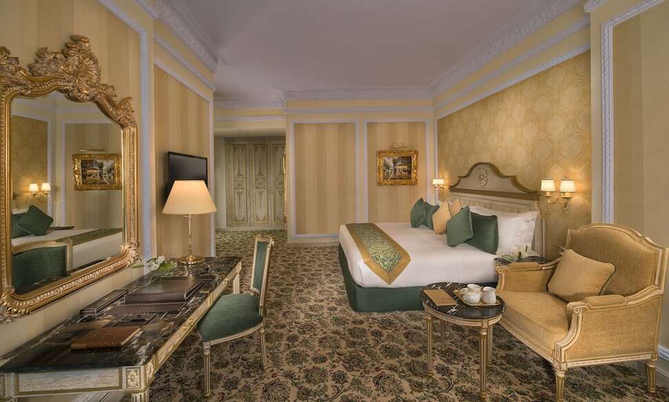 Ein Foto Royal Rose Abu Dhabi Curio Collection by Hilton