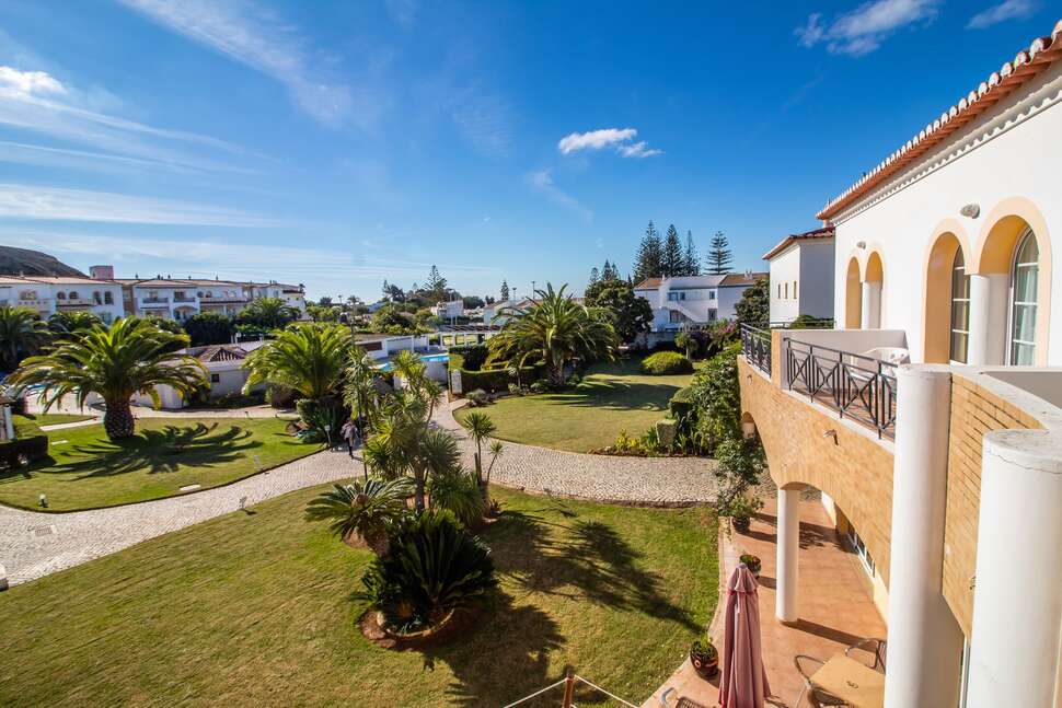 Een foto van de buitenkant van Hotel Luz Bay