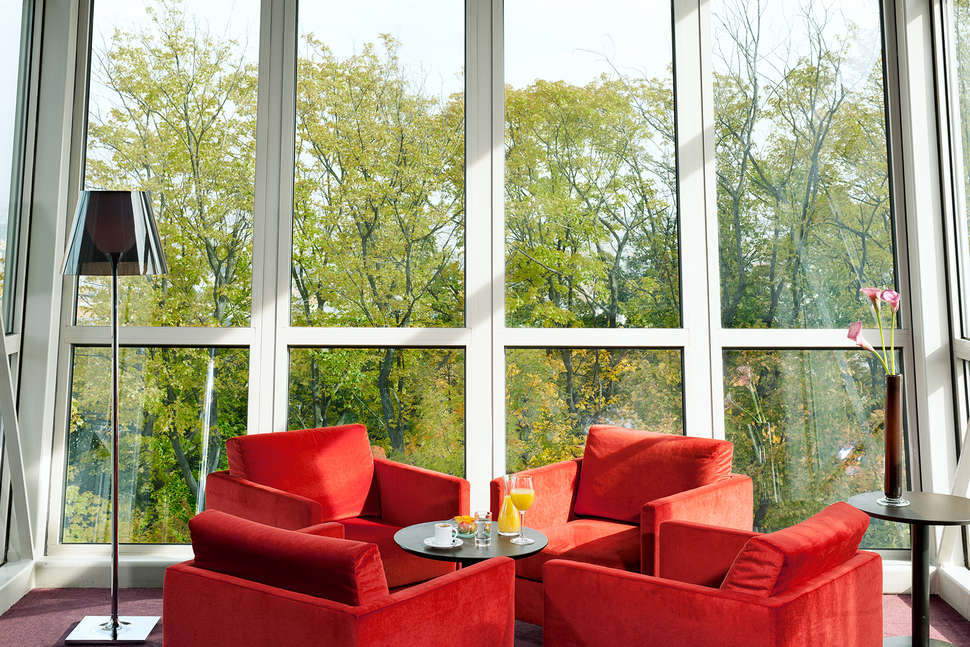 Een foto van het interieur van NH Prague City