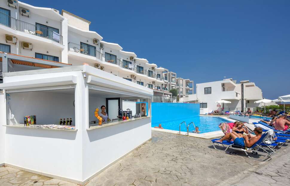 Een foto van het zwembad bij Panorama Village & Hotel