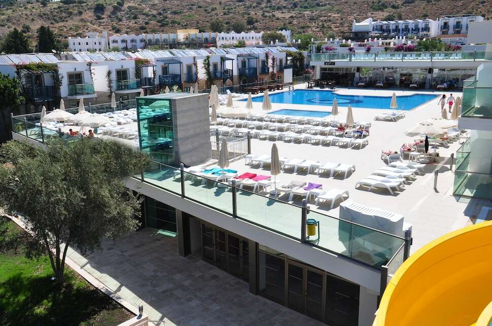 Een foto van het zwembad bij Jasmin Beach Hotel
