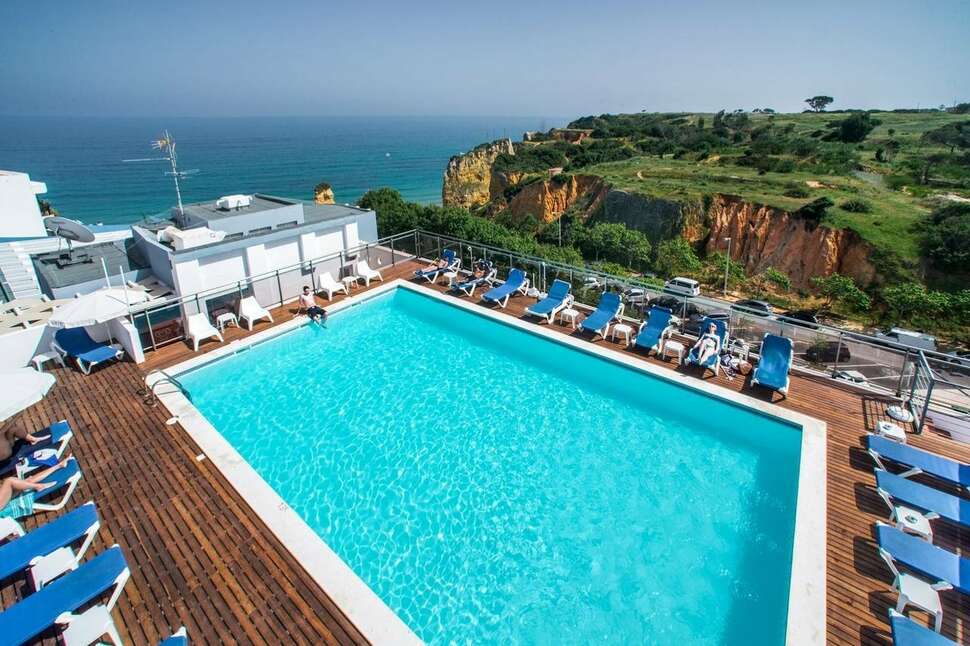 Een foto van het zwembad bij Carvi Beach Hotel