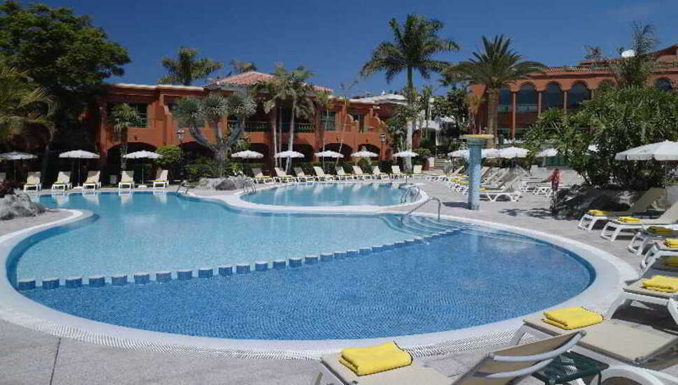 Een foto van het zwembad bij Hotel Colon Guanahani