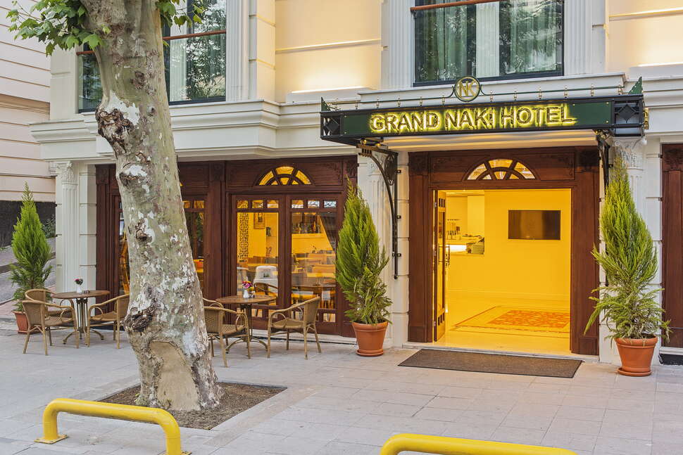 Ein Foto Grand Naki Hotel