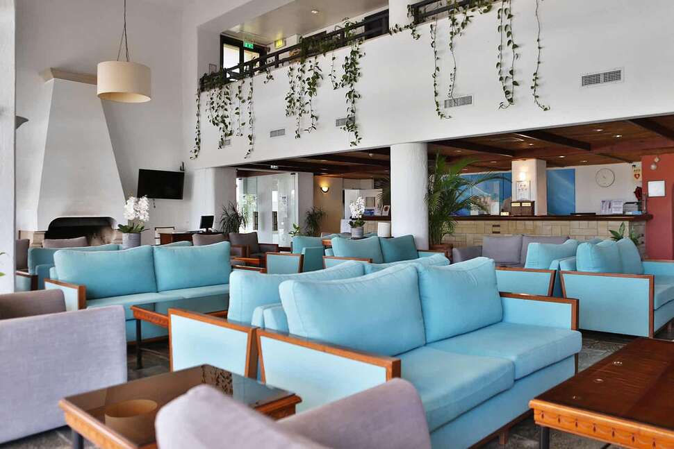 Een foto van het interieur van Paphos Gardens Holiday Resort