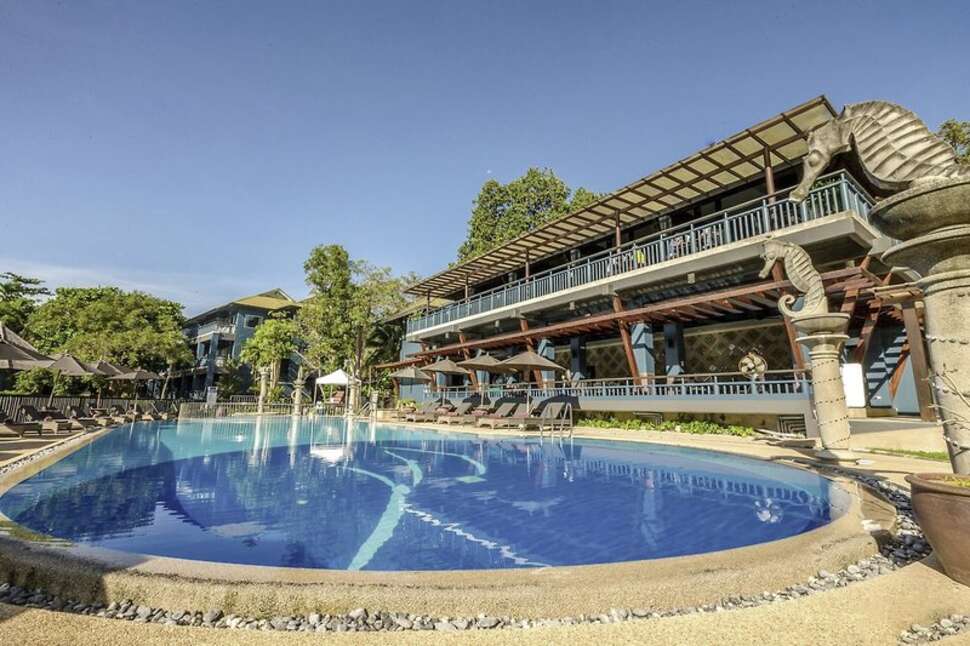 Een foto van het zwembad bij Hotel Peace Laguna Resort