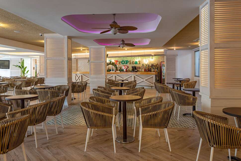 Een foto van Ambassador Playa II
