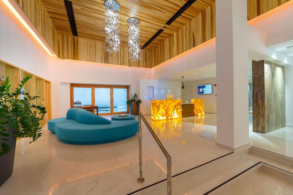Een foto van het interieur van Anemi Hotel & Suites