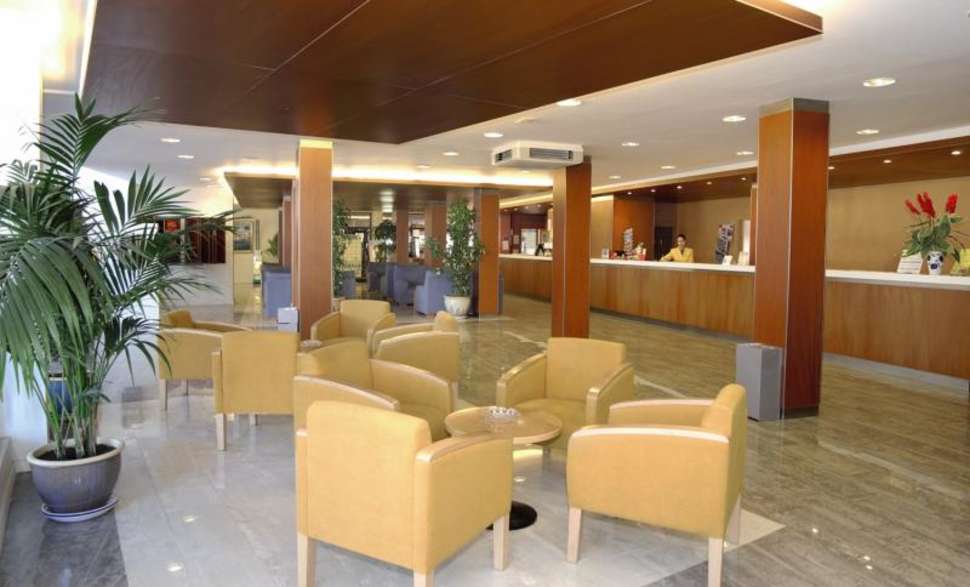 Een foto van het interieur van MedPlaya Hotel Bali