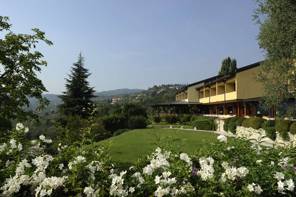 Een foto van de buitenkant van Poiano Resort