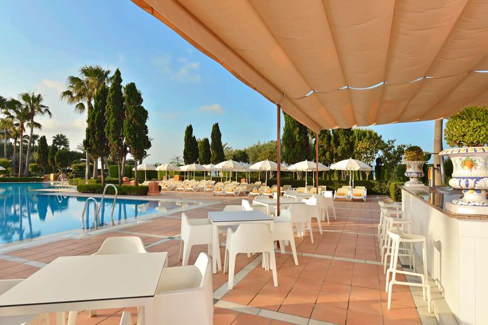 Een foto van het terras bij Iberostar Malaga Playa