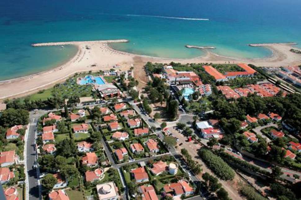 Een foto van het zwembad bij Estival Eldorado Resort
