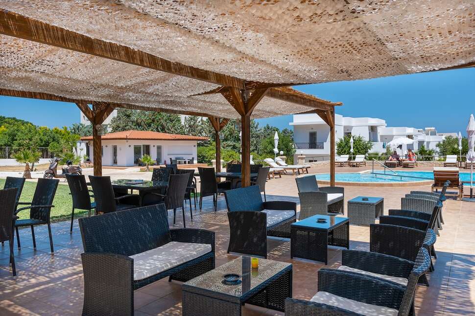 Een foto van het terras bij W Suites