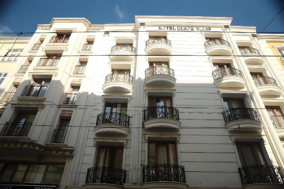 Ein Foto Black Tulip Hotel
