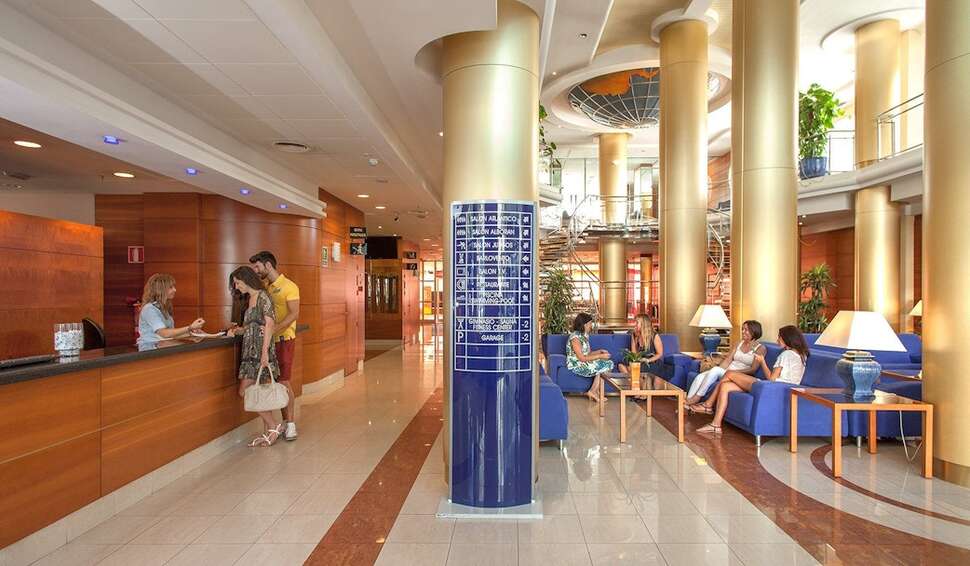 Een foto van het interieur van RH Victoria