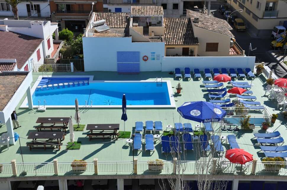 Een foto van het zwembad bij Gami Hotel