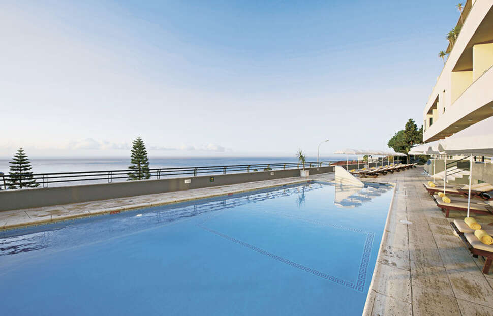 Een foto van het zwembad bij Hotel Madeira Panoramico