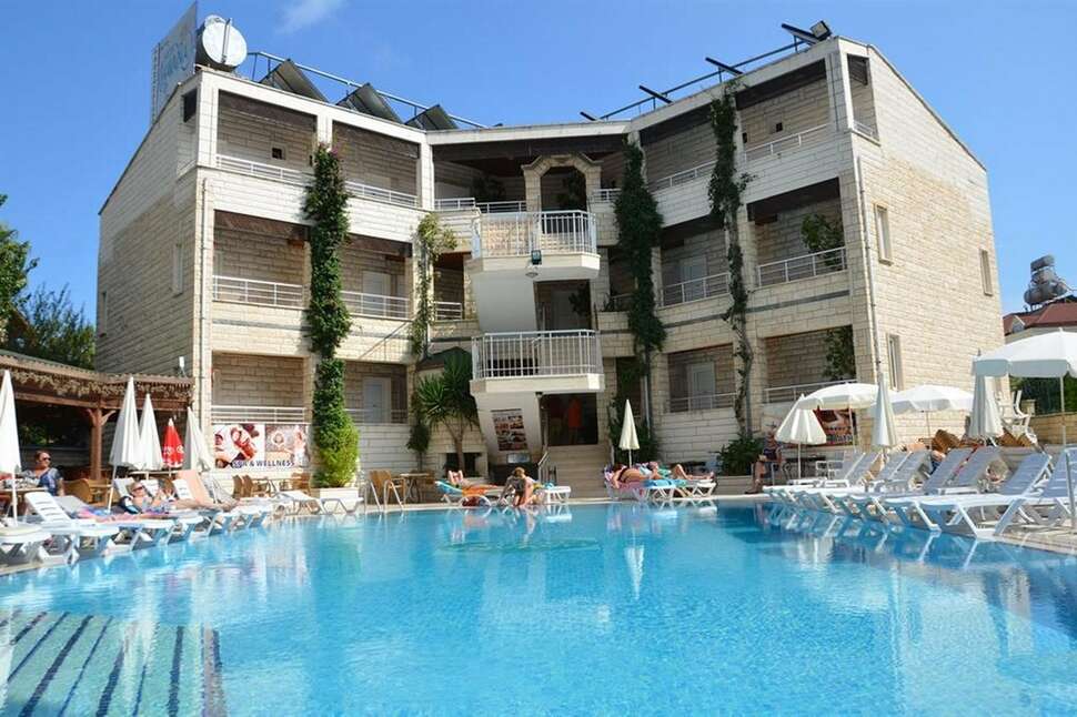 Een foto van het zwembad bij Hotel Havana